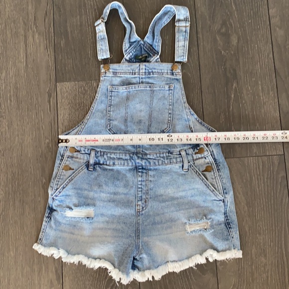 ❤️Sold ❤️ distressed shortalls ❤️ - Picture 8 of 8